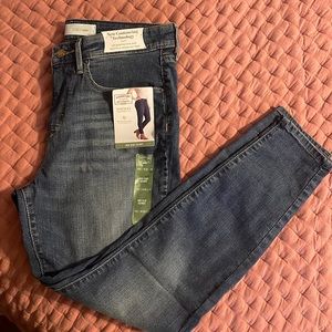 NWT Levi Mid Rise Skinny Jeans